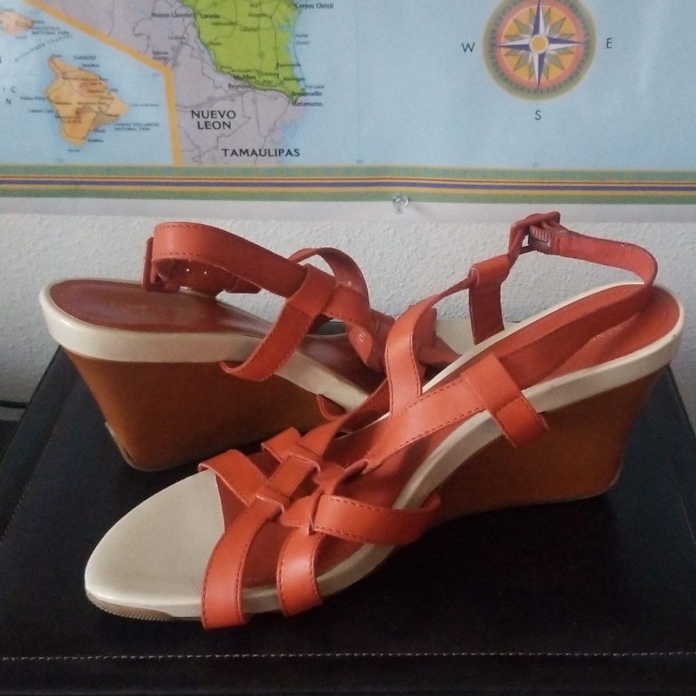 Kenneth Cole Brown and Cream Sandle Wedges